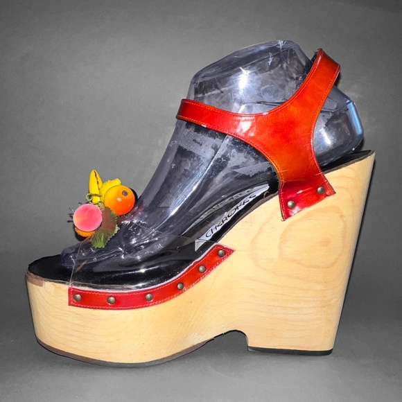 70s Red Fruit Cluster Wood Platform Sandals - Picture 3 of 13